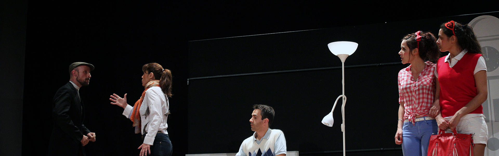 Representación de una obra de teatro en el aula magna de la Universidad de Jaén