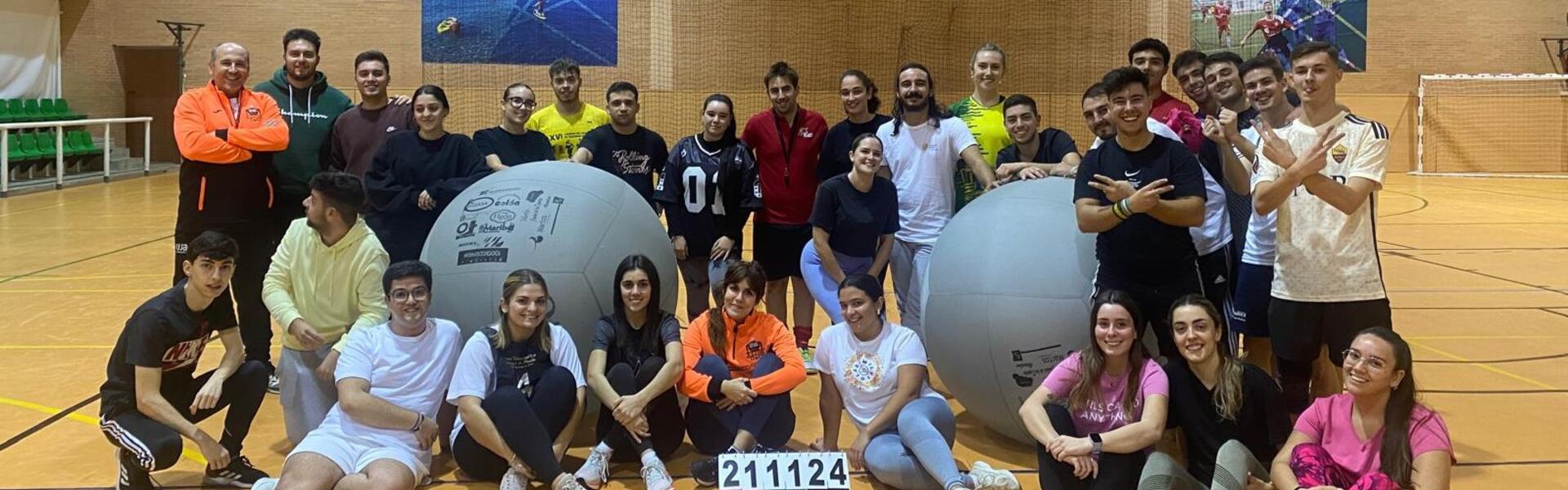 Foto de familia con los finalistas del Trofeo UJA de Kin Ball