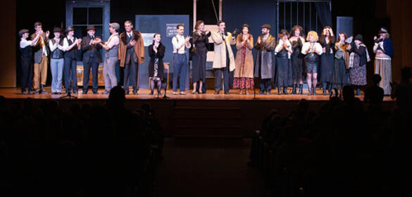 Fotos UJA Estrena 2023: La luna llena sobre el Soho. In Vitro - Teatro de la UJA