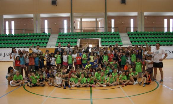 Escuela deportiva de verano en la UJA