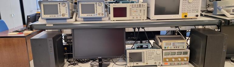 Puesto de trabajo de medición y análisis de señales