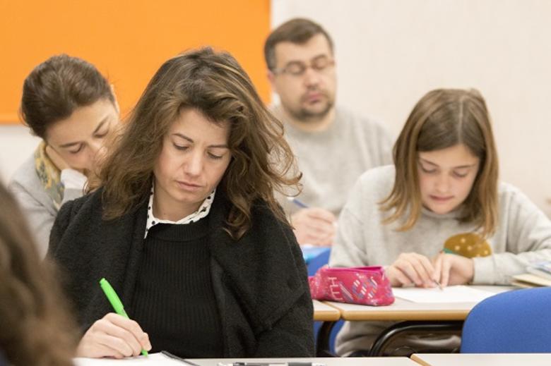 Estudiantes en un aula