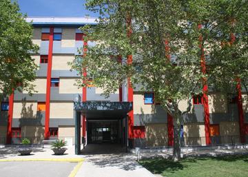 Fachada del Colegio Mayor Domingo Savio.