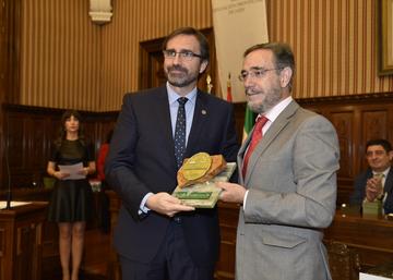 El Rector de la UJA y el consejero de Fomento y Vivienda de la Junta de Andalucí