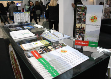 Detalla del stand de la UJA.