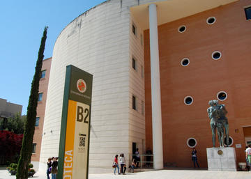 Edificio de Biblioteca en el Campus de Las Lagunillas.