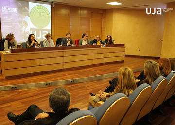 Un momento del desarrollo de la mesa redonda.