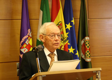 Información sobre La Universidad de Jaén homenajea a un Luis Berges, dentro del 