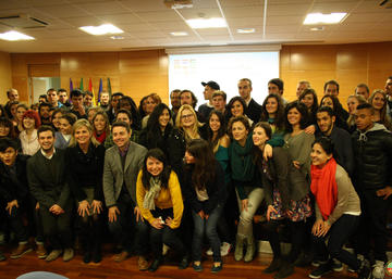 Foto de familia de la recepción a estudiantes extranjeros de la UJA