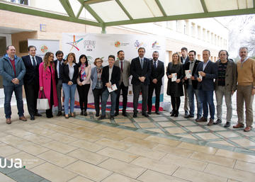 Autoridades y organizadores, durante la presentación