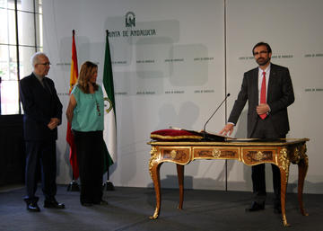 Momento de la toma de posesión de Juan Gómez Ortega