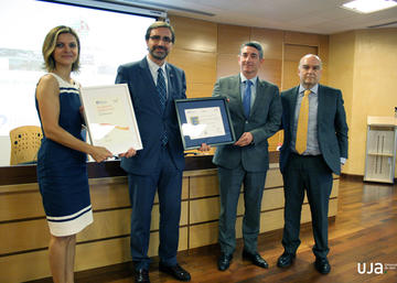 Entrega del reconocimiento.