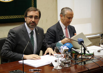 El Rector de la UJA, junto al director general de la Guardia Civil.