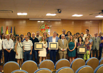 Foto de familia con premiados, participantes y jurado.