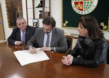 Imagen de la firma del convenio.