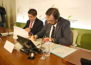 Imagen de la firma del convenio.