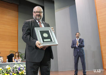 Luis Parras Guijosa.