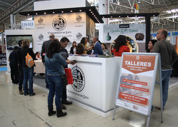 Imagen del stand de la UJA en Tierra Adentro.