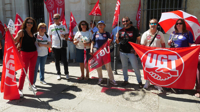 Miembros de UGT UJA en el Rectorado