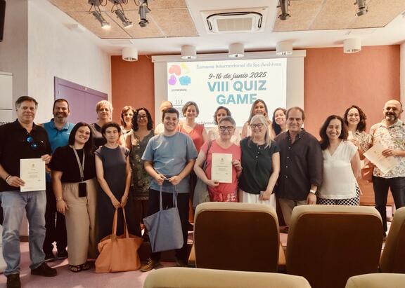 Acto de entrega de diplomas y obsequios a los acertantes del VIII 'Quiz Game'