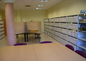 Detalle de la sala de clasificación del archivo de la Universidad de Jaén