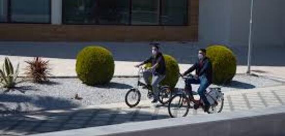 Ciclistas en el Campus