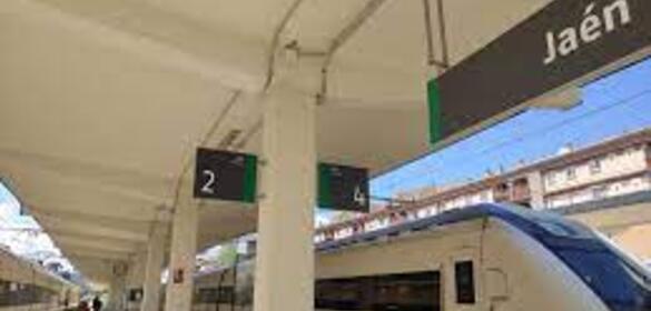 Imagen tren en estación de trenes en Jaén