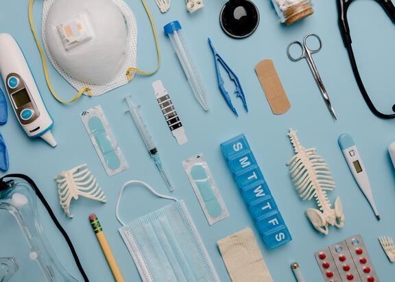 Intrumental médico (Foto de Tara Winstead)