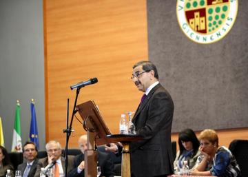 Presentación de la Memoria 2010-2011 ante el Claustro Universitario.