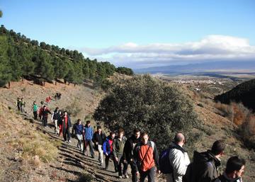 actividad de senderismo en la UJA