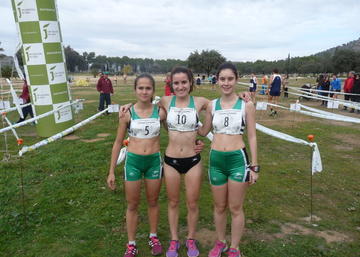 equipo femenino de campo a través de la UJA