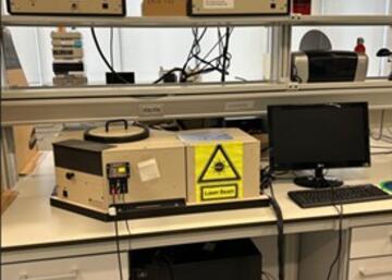 Equipo de Fluorescencia Resuelta en el tiempo (Tiempos de Vida de Fluorescencia (Edimburg Instrument FL-900).