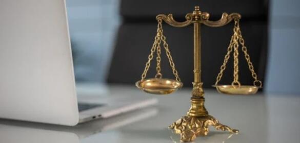 balanza simbólica de la legislación