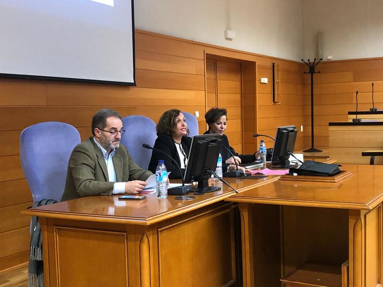 Conferencia acerca de mujer y empleo impartida por Gemma Fabregat