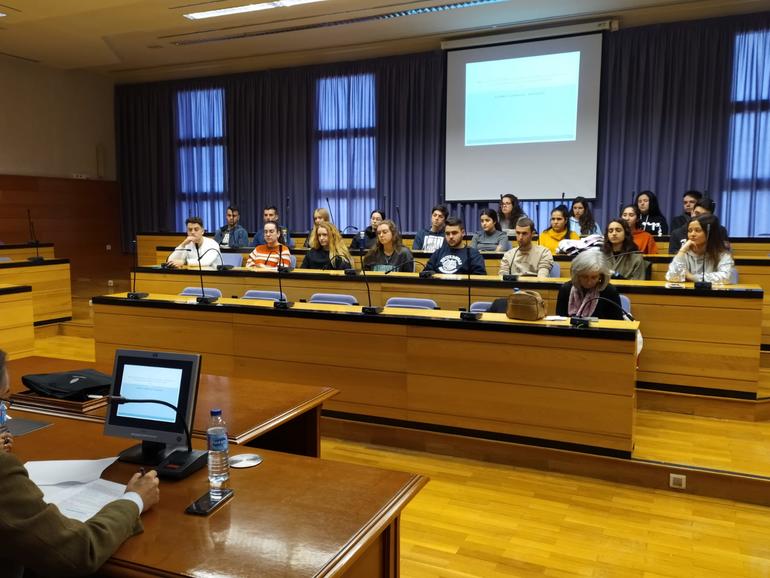 Conferencia acerca de mujer y empleo impartida por Gemma Fabregat