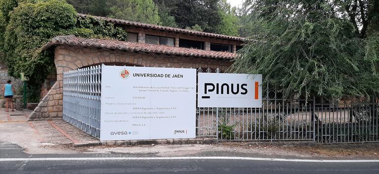 Cartel de obra en Casa Forestal Torre del Vinagre