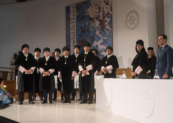 El presidente de la Junta de Andalucía y los rectores andaluces, en la inauguración del curso en la UHU.
