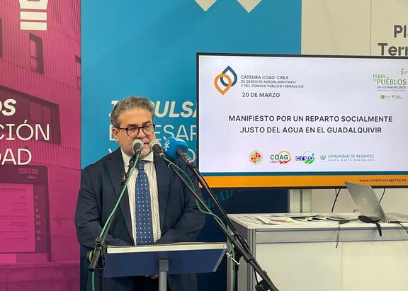 Un momento de la presentación a cargo de Alfonso Parras, director de la cátedra.