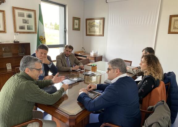 Reunión mantenida en la Escuela Politécnica Superior de Linares.