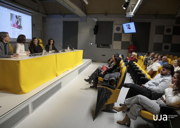 Encuentro con la Cultura celebrado en la Antigua Escuela de Magisterio de Jaén.