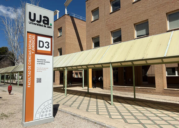 Fachada del edificio de la Facultad de Ciencias Sociales y Jurídicas.