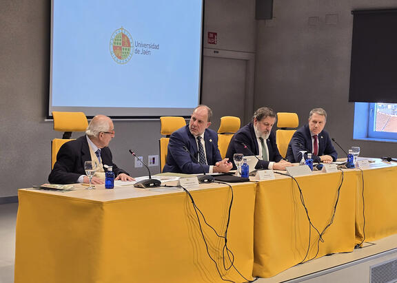 Acto inaugural de la jornada, en el Salón de Actos de la Escuela de Magisterio.