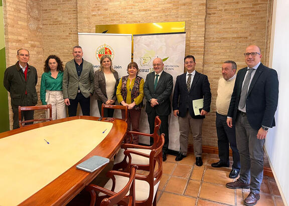 Representantes institucionales e investigadores participantes en la reunión.