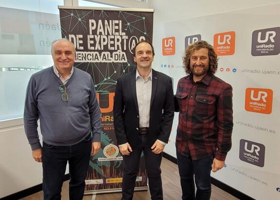 Antonio José Gil Cruz, Antonio Miguel Ruíz Armenteros y Julio A. Olivares.