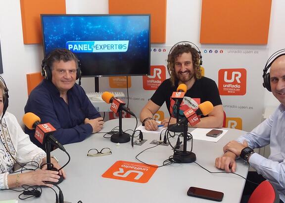 María Luisa Quijano, José Manuel Castro, Julio Ángel Olivares y Ginés Alfonso Gea, en los estudios de UniRadio Jaén.