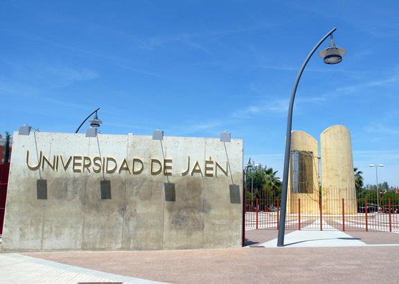 Acceso al Campus Las Lagunillas desde la Avenida Antonio Pascual Acosta.