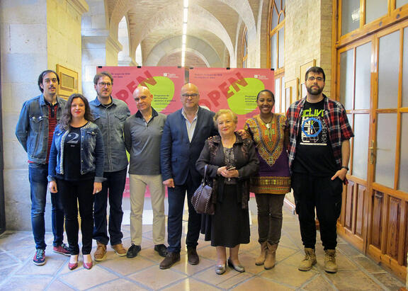Participantes en la presentación del programa cultural del congreso.