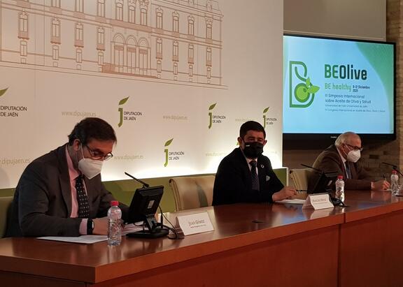 Juan Gómez, Francisco Reyes y Manuel Parras, en la presentación del simposio. Foto: Diputación Provincial de Jaén.