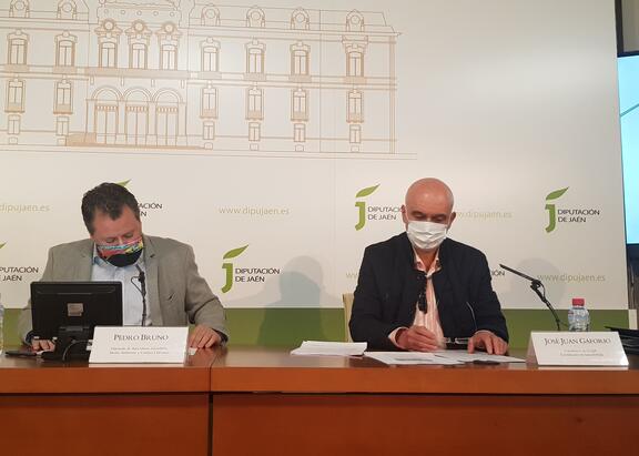 El diputado Pedro Bruno y el investigador José Juan Gaforio.