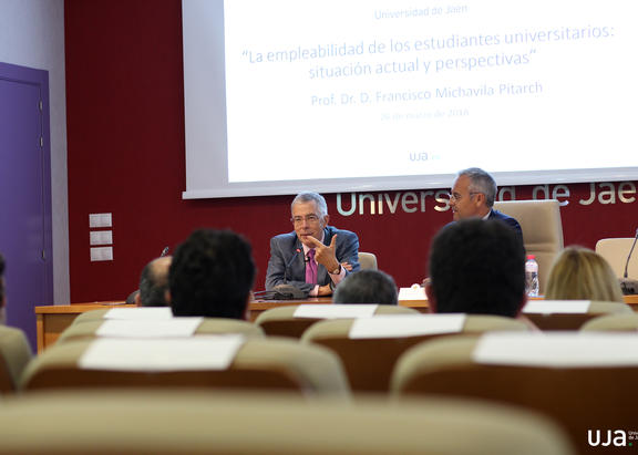 Un momento de la intervención de Francisco Michavila. Foto: Álvaro Santiago.